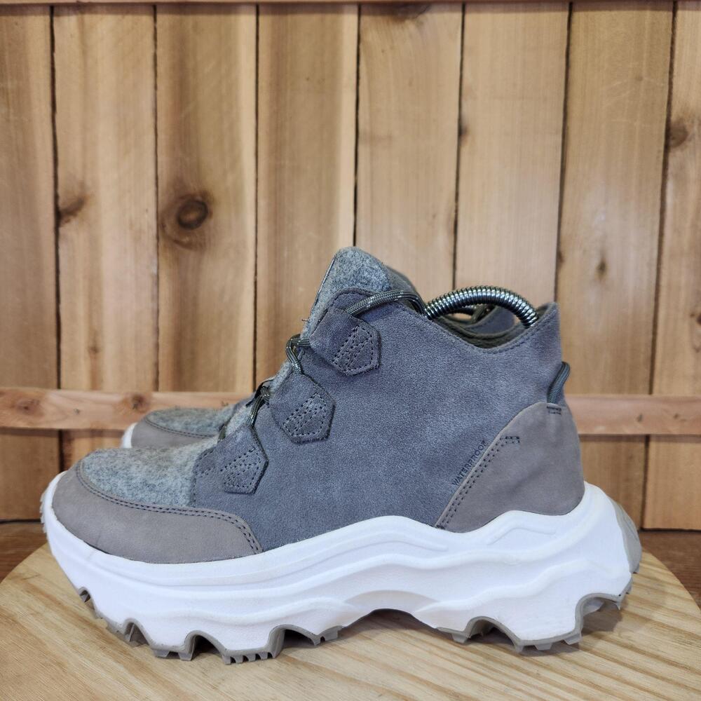 Sorel Kinetic Breakthru Caribou Boots Womens 9 Gray Suede Ankle Winter Snow